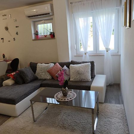 Apartments Mary & Free Parking Rovinj Ruang foto