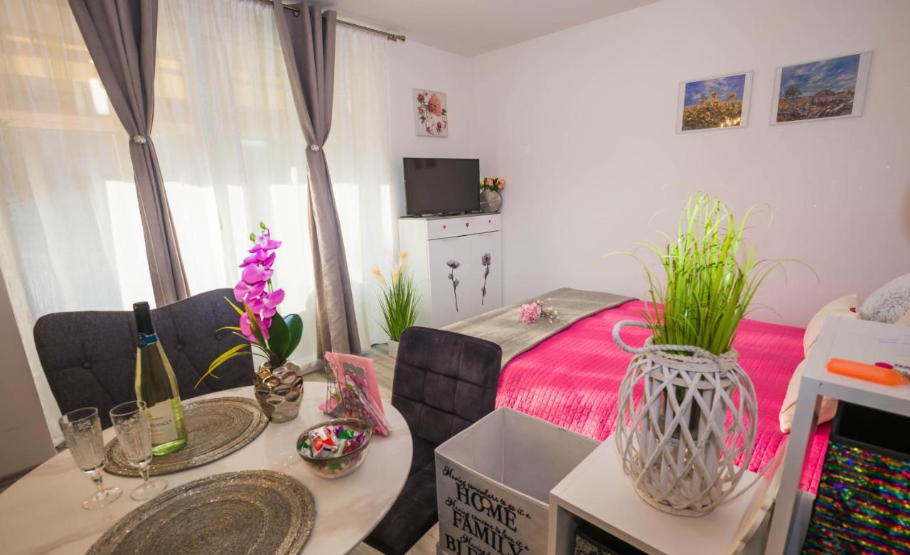Apartments Mary & Free Parking Rovinj Bagian luar foto